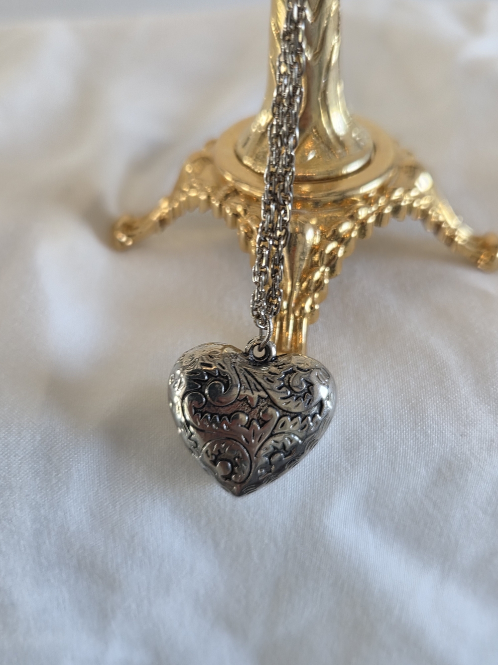 Heart Locket Pendant Necklace - Silver Filigree
